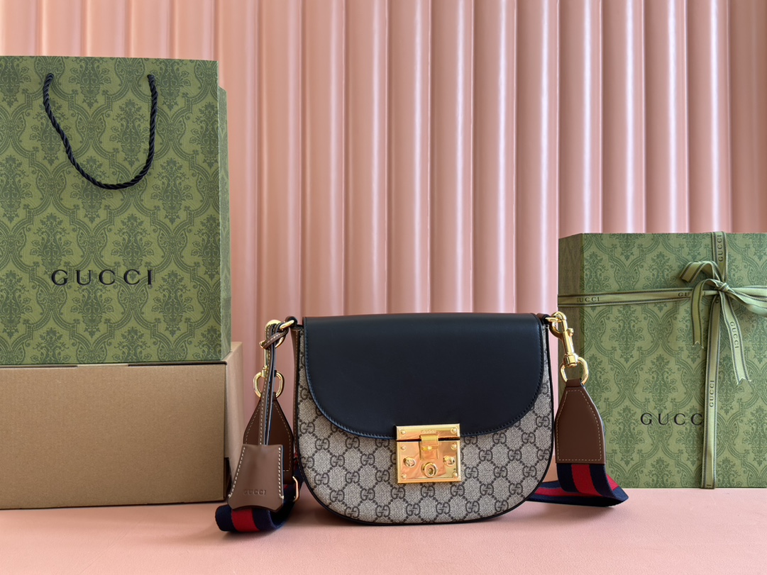 i1722936509_4552_0.jpg Padlock Small GG Shoulder Bag Medium 25cm - Image 1