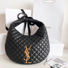 ICARE hobo in quilted nappa